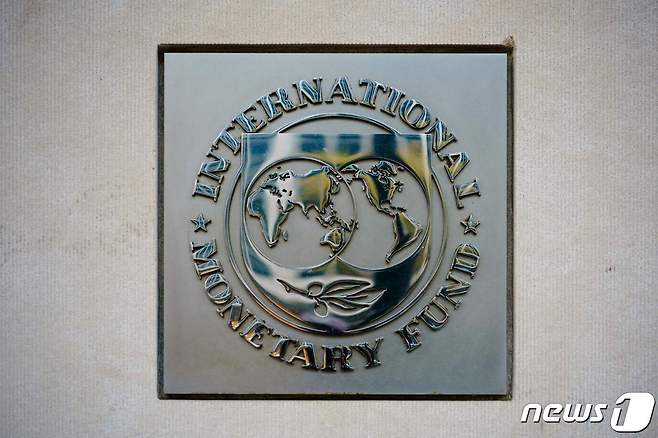 국제통화기금(IMF) 현판 © AFP=뉴스1