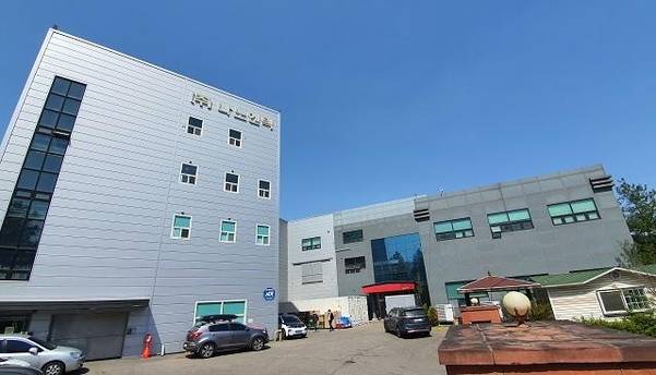 나노엔텍 화성 공장 전경. /김윤수 기자