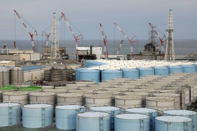 후쿠시마 제1원전 부지에 설치돼 있는 오염수 저장탱크들. 일본 정부는 이들 저장탱크 1000여개에 보관중인 오염수 약 125만t 해양 방출을 곧 결정할 계획이다. 연합뉴스