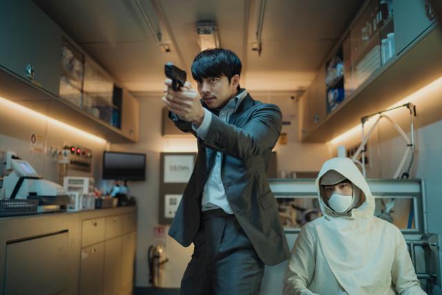 공유와 박보검이 주연인 영화 '서복'은 제작비 165억 원이 들어간 대작이다. CJ ENM 영화사업본부 제공
