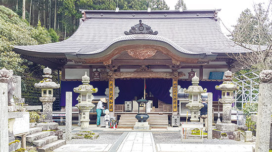88 사찰중 세 번째로 높은 곳에 위치한(709m) 60번 요코미네지(橫峰寺)의 본당.