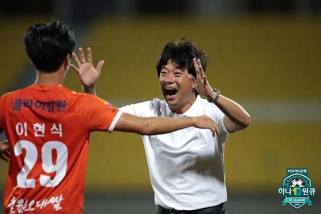 서울 이랜드를 거쳐 강원FC를 지휘 중인 김병수 감독. (한국프로축구연맹 제공) © 뉴스1