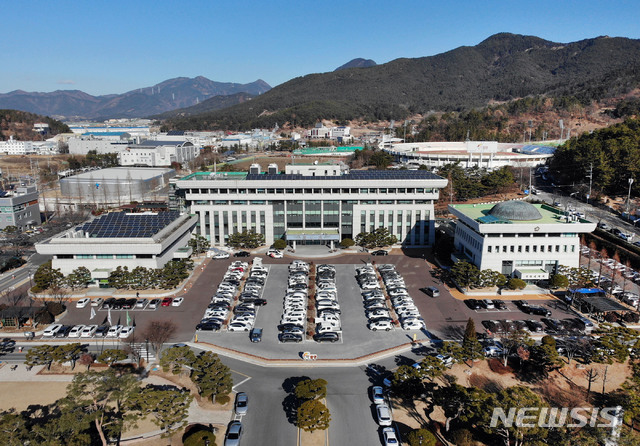 경남 밀양시청 전경.