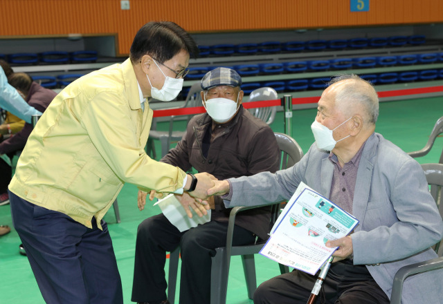 ▲강진군 75세 이상 화이자 백신 예방접종 시작ⓒ강진군