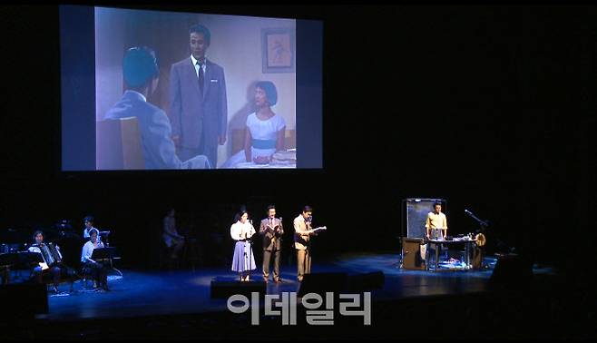 라이브 더빙쇼 ‘이국정원’ 공연 장면