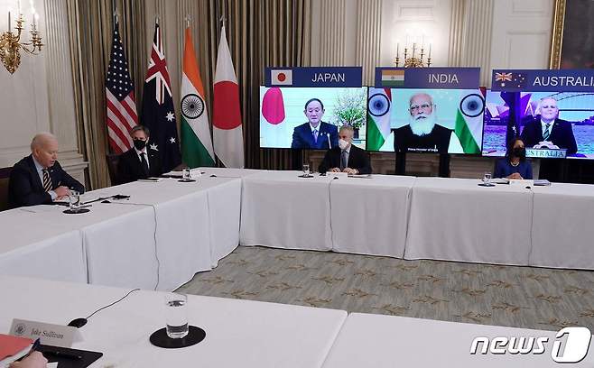 조 바이든 미국 대통령(왼쪽)이 지난달 13일(현지시간) 열린 쿼드 4개국 정상 간 화상회의에 참석했다. © AFP=뉴스1