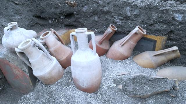 콩가루와 와인이 묻은 도기 항아리도 여러 개 발굴됐다. 폼페이 고고학공원(Archaeological Park of Pompeii) 홈페이지