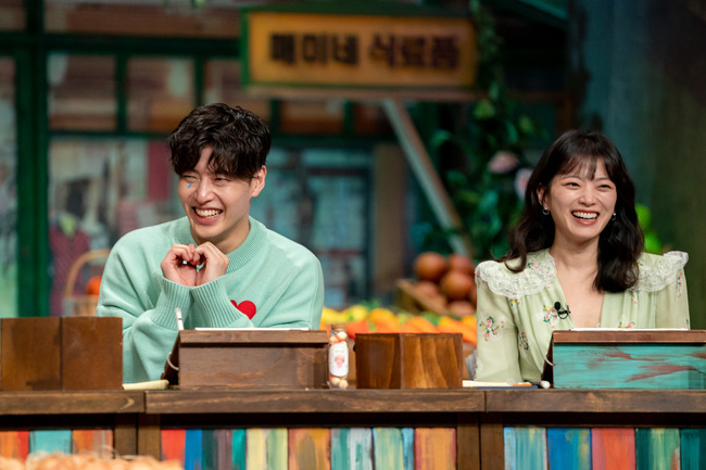 Actor Chun Woo-Hee, Kang Ha-neuls dictation skills are revealed.Actors Chun Woo-Hee and Kang Ha-neul appeared on TVN Amazing Saturday, which will air on April 17th.On this day, actors Chun Woo-Hee and Kang Ha-neul visited the studio.Kang Ha-neul, a steam fan of Amazing Saturday, said, I have never hit a correct answer when I watched the broadcast at home.I dont think it will help today, he said.He then revealed that he was a code maniac during his school days and showed strong confidence in the Rock has developed a code genre.Chun Woo-Hee also raised expectations by sharing a list of pre-training, saying that he had been studying dictation before the recording of Amazing Saturday.Chun Woo-Hee also introduced the nickname Tomato. The members promised a deliberate turn-off when they explained that they would be red to the ears when they got attention.In fact, when Chun Woo-Hee sang to make his face red in his first support, he pretended not to see it and laughed.However, Chun Woo-Hee showed a strong taste for food, and showed a realistic taste description as well as a short-mouthed sun and a reverse charm by revealing meokbang.I laughed at Moon Se-yoons gag, which analyzed the problem with the two-star method, and shed tears and boasted joy.On the other hand, the front-run of the production team with Kang Ha-neul, a Rockball Man, was held on the day.Kang Ha-neuls affectionate Rock has developed a code song. Kang Ha-neul accurately picks up the number of letters of the song, and he is soaked in memories by showing his luxury singing ability.In the second round, Kang Ha-neul appeared frequently during his military days, and both rounds are curious about whether he will win a one-shot and enter the Hall of Fame.The members even performance added to the fun. Taeyeon was warmly received with a tweezers lecture like a contextual instructor.Pio analyzed the members misrepresentation statistically and focused attention on the problem, and Kim Dong-Hyun, who became a correct answer reader last week with a special focus, showed his presence on this day.The internal divisions occurred with the height that still proved the ace and the deep-rooted selfishness of the jealous members.