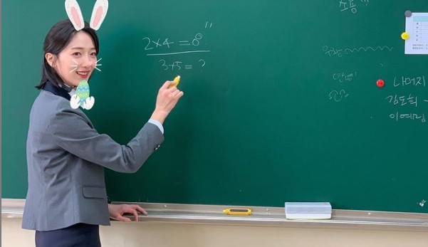 Actor Pyo Ye-jin turns into cute PR fairyPyo Ye-jin said on his Instagram on the 17th, The Good Detective!Today, we have posted a picture with the article Should catch the premiere.The photo shows Pyo Ye-jin in a uniform standing in front of the blackboard.Pyo Ye-jin, who transformed into a rabbit using an application, captures the eye with a cute and lovely charm.The netizens responded that they were pretty, Should catch the premiere and school uniforms look so good.On the other hand, Pyo Ye-jin is meeting with fans in the SBS drama The Good Detective Taxi as Ango Eun.