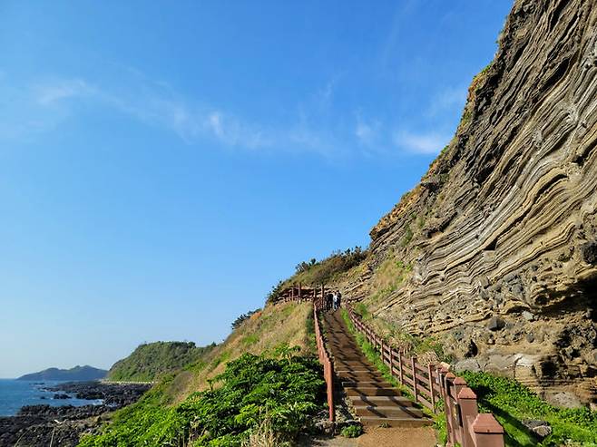수월봉 화산재 지층 절벽