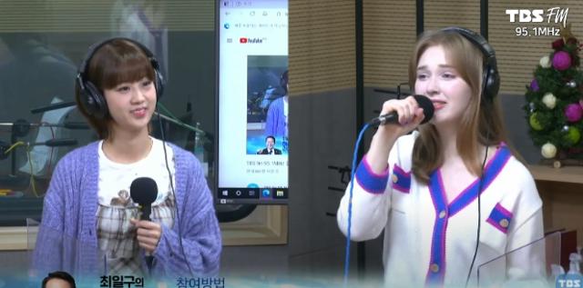 가수 강혜연이 청취자들과 소통했다. '허리케인 라디오' 보이는 라디오 캡쳐