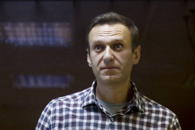 지난 2월 20일(현지시간) 러시아 모스크바 법원에 출석한 러시아 야권지도자 알렉세이 나발니의 모습. 모스크바|AP연합뉴스