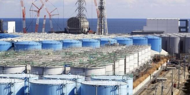 후쿠시마 제1원전 부지에 오염수를 담아둔 대형 물탱크가 늘어서 있다. 연합뉴스 제공