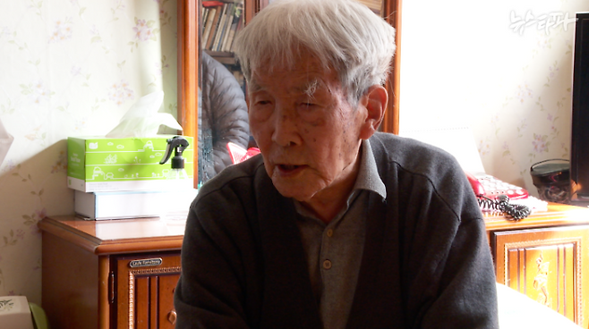 △ 1952년 대한방직에 입사한 권오봉 씨.&nbsp;