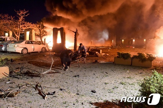 2021년 4월 21일 파키스탄 세레나 호텔 차량 폭탄 테러 현장. © AFP=뉴스1