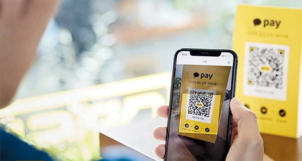 A user of mobile payment service Kakao Pay makes a payment with the app. (Kakao Pay)