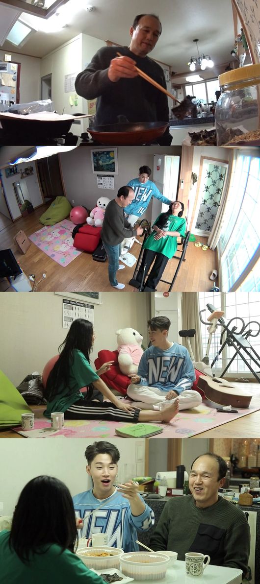 The second story of Kim photo-gyu, Hwasa, and Henry Lau, who formed the hot-fly expedition Gwangjin Ihell ~ in I Live Alone, unfolds.Invited to Kim Photo-gyus house, Hwasa and Henry Lau take a look at the photo-gyu House, full of hot-tems (?).While we have dinner at home, we wonder what the dinner menu will be like, which has caught Kim photo-gyus Catal appetite.MBC I Live Alone, which will be broadcast on the 23rd, will be the second story of Gwangjin Ihell ~, a hot-flying expedition formed by Kim photo-gyu, Hwasa and Henry Lau.Kim photo-gyu invites Hwasa and Henry Lau, who have been on a hot-flood tour, to the house for dinner.Hwasa and Henry Lau, who were suddenly invited to the house, start the photo-gyu House tour (?).Hwasa and Henry Lau are the hots of photo-gyu House from the soul mate of Kimphoto-gyu to the close-knit jjimball and old massage chairs (?)I am excited to see photo-gyutem and I am excited to experience it myself.In particular, Hwasa is lying on the living room sofa saying, I think it is too comfortable. He shows a comfortable posture like my house and causes laughter.In addition, Henry Lau and the appearance of the onui chemistry is constantly exploded to add fun.In addition, Hwasa, who tasted Kimbugak, which was fried by Kim photo-gyu, will show off the aspect of the food goddess again.Kim photo-gyu then said that he was satisfied with the hot finishing dinner made by Hwasa, raising questions about what food would taste the taste of Hot Kyu.The second story of Kim photo-gyu, Hwasa, Henry Laus hot-fly expedition Gwangjin Ihell ~ can be found on I Live Alone which is broadcasted on the night of the 23rd.MBC offer
