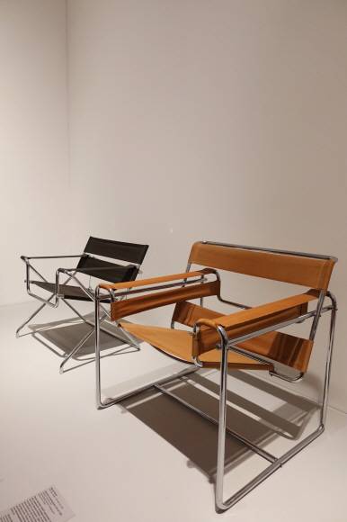 마르셀 브로이어의 대표작 ‘바실리 체어’.