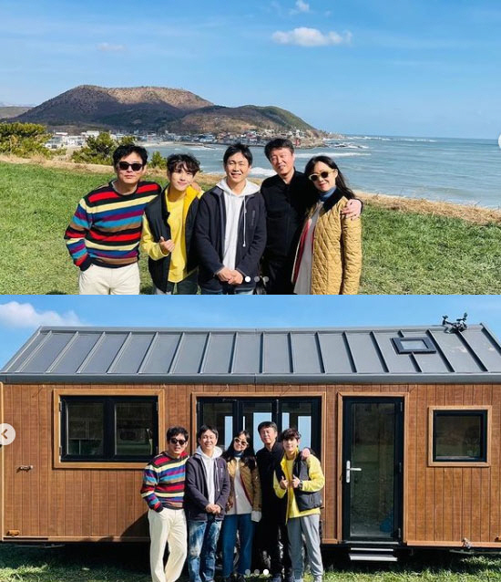 Actor Siwan has revealed a good time with his family of wheeled house 2.On the 23rd, Siwan posted a picture on his instagram with an article entitled 8:40pm today.The photo shows memories of Sung Dong-il, Kim Hee-won, Siwan, Gong Hyo-jin and Oh Jung-se in the background of the blue sea.They draw attention to a comfortable atmosphere like a family.Siwan is currently appearing on TVNs House with Wheels 2.On this day, Gong Hyo-jin and Oh Jung-se, who visited the season 1 of Run House last summer, will appear as guests.Especially, on this day, the broadcast gives a beautiful scenery in the background of Pohang, the filming location of the drama Camellia Flowers, where Gong Hyo-jin and Oh Jung-se worked together.