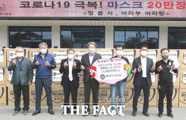 마라부 마라탕 김 호 대표는 “마스크 구매에 어려움을 겪고 있는 이웃들을 위해 작년까지 운영한 마스크 공장을 정리하며 직접 생산한 마스크를 기부하게 됐다”고 말했다. / 정읍시 제공