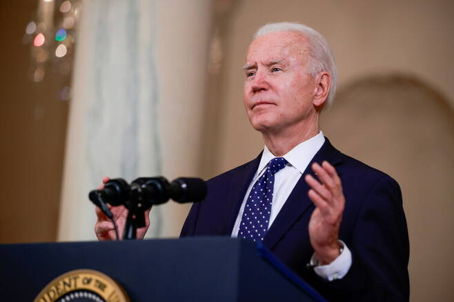 조 바이든 미국 대통령이 20일(현지시각) 백악관에서 연설을 하고 있다. 워싱턴/로이터 연합뉴스