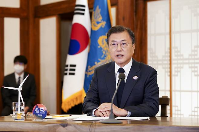 President Moon Jae-in speaks during the Leaders Summit on Climate at Cheong Wa Dae, April 23, 2021. (Yonhap)
