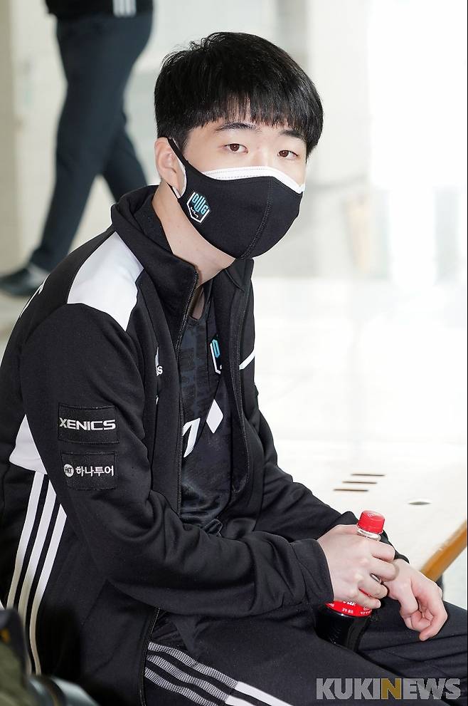 2021 MSI에 출전하는 담원 기아 '고스트' 장용준이 23일 오전 인천국제공항에서 출국을 앞두고 인터뷰를 하고 있다. 2021.04.23. 박효상 기자