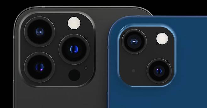 아이폰13프로(왼쪽)와 아이폰13(오른쪽) 예상 이미지 [출처=유튜브 채널 ‘iupdate’]