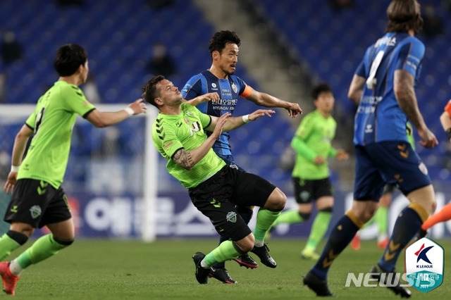 [서울=뉴시스] 올 시즌 첫 현대가 더비. (사진=프로축구연맹 제공)