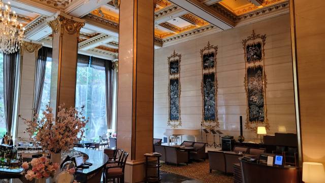 백태원의 옻칠 자개 작품인 산수화 ‘춘하추동’