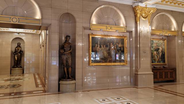 서울 중구 소공동 롯데호텔 이그제큐티브 타워(EX타워) 1층 로비.