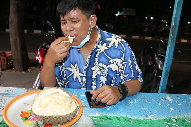 안토씨 "두리안 냄새는 달게 느껴져" [자카르타=연합뉴스]