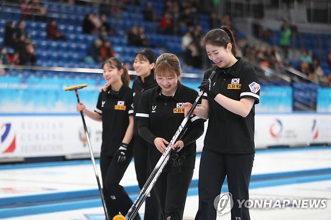 춘천시청 여자 컬링팀인 ‘팀 민지’ [세계컬링연맹(WCF) 제공]