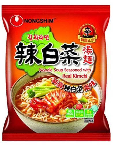 농심 중국법인이 제조해 아마존에서 판매하는 김치라면. 제품 표면에는 ‘라바이차이’(辣白菜)가 병기돼 있다. 직역하면 ‘매운 배추’이다. 한국 정부는 김치의 중국어 표기를 신기(辛奇·신치)로 정했다.(사진=아마존)