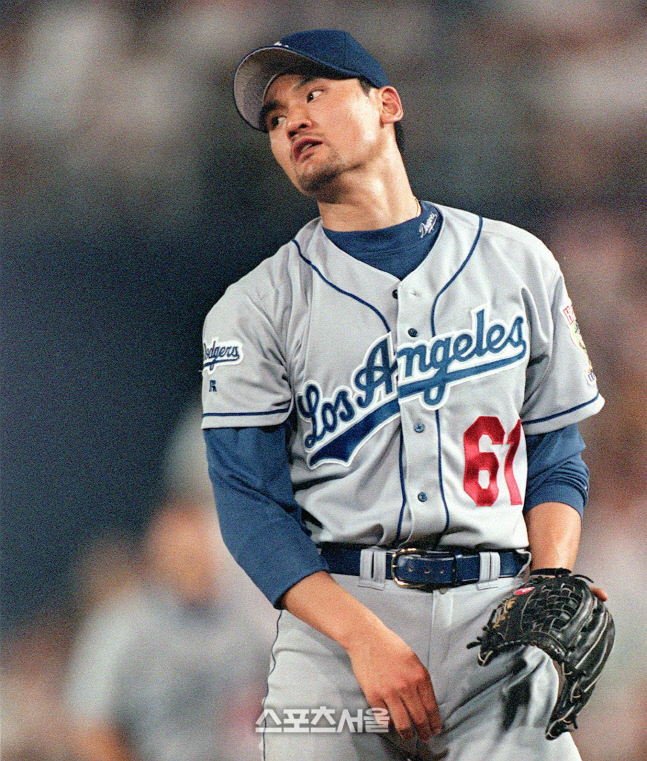1999년 22년 전 4월23일 다저스타디움에서 세인트루이스 카디널스 3루수 페르난도 타티스에게 만루홈런을 허용한 뒤 허탈한 표정을 짓고 있는 LA 다저스 선발 박찬호. 출처|스포츠서울