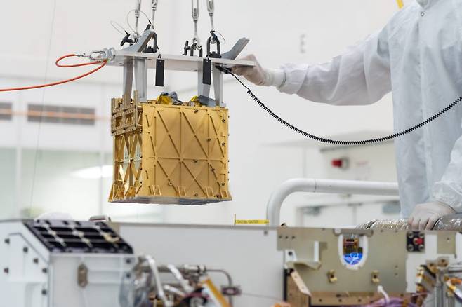 화성에서 산소 생산에 성공한 목시 장치. 출처=NASA/JPL-Caltech