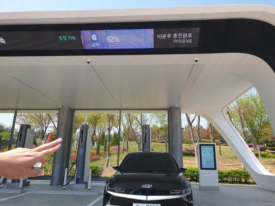 The E-pit station at the Hwaseong highway rest area in Gyeonggi.[JIN EUN-SOO]