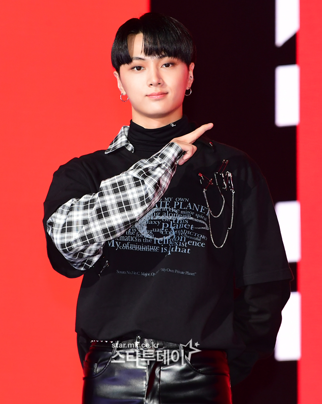 Group ENHYPEN announces its second mini album Board: Carnival and goes on its activities.Members of the group ENHYPEN, a rare Victory, Jay, Jay, Sung Hoon, Sun Woo and Dolph Ziggler attend the showcase to commemorate the release at Blue Square in Hannam-dong on the afternoon of the 26th.