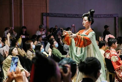 중국비단박물관, 전통적인 한족 의상을 선보이는 제4회 중국의상축제를 기념