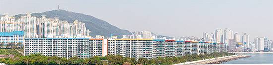 부산 수영구 남천동 삼익비치타운은 부산 재건축 대장주 중 한 곳으로 손꼽힌다. <윤관식 기자>