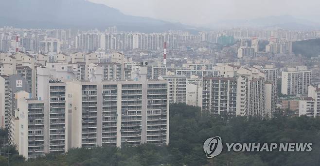 서울 강북구 북서울꿈의숲 전망대에서 바라본 강북구와 그 일대 아파트 단지의 모습 [연합뉴스 자료사진]