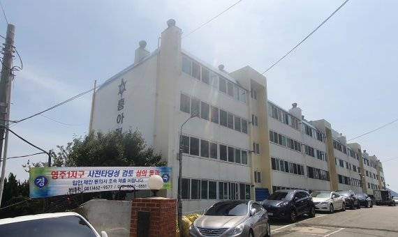 ▲ 부산 중구 영주1재개발 사업 예정지에 위치한 흥아거북맨션의 모습. 기자 촬영