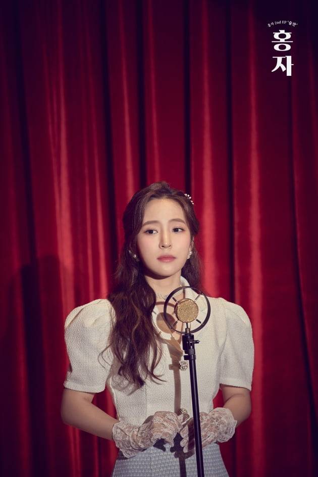 가수 홍자 /사진 = 미스틱스토리 제공