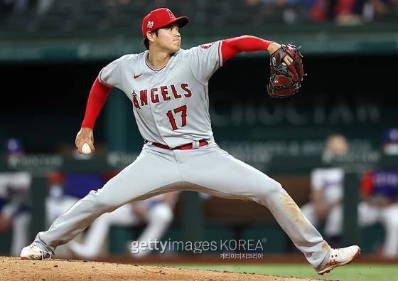 지난 27일(한국시간) 텍사스전에 등판한 오타니 쇼헤이(27·LA 에인절스)가 투구하고 있다. 사진=게티이미지