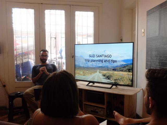 중고차를 구입한 고객을 위해 중계업체 대표가 설명회를 진행하고 있다. 여행은 역시나 예측 불가다. 그이 말대로 따라 해도 언제나 문제는 발생한다. ⓒ강미승