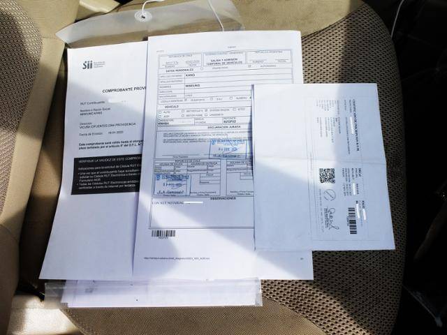 차량등록증인 빠드론이 발급된 후라면 세관 검사 시 빠드론과 함께 차량 허가 서류(가운데)만 보여주면 된다. ⓒ강미승