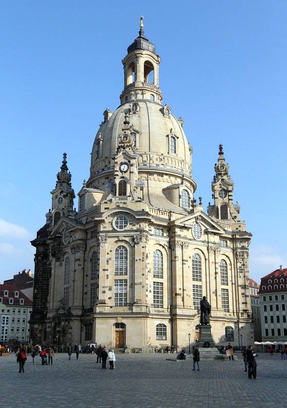 드레스덴 공습으로 대파됐던 성모교회가 이전의 모습을 완전히 되찾았다. [사진 독일연방문서보관소, 젤리거]