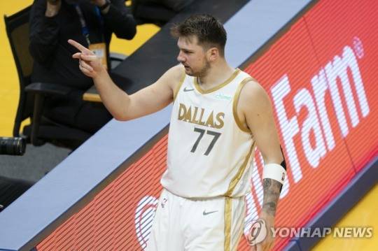 NBA 댈러스 매버릭스는 짧은 역사에도 불구하고 2010-11시즌 NBA 타이틀을 차지하며 텍사스 특유의 끈기와 저력을 보여주는 팀이다. 사진은 현재 간판스타인 슬로베니아 출신 루카 돈치치.[연합뉴스 자료사진]
