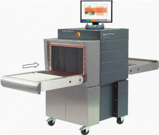 대통령 경호에 활용되는 엑스레이 기계의 모습. 물체를 통과시키면 기계 위 모니터에 물체에 포함된 원자의 종류에 따라 주황색, 녹색, 청색, 검은색으로 다른 색깔이 표시된다. 대통령경호처 제공