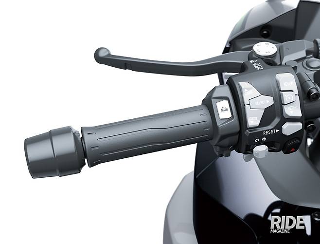 연비 주행이나 엔진 회전수를 높이기 어려운 시내 주행에서는 클러치를 이용한 변속이 훨씬 효율적이다.